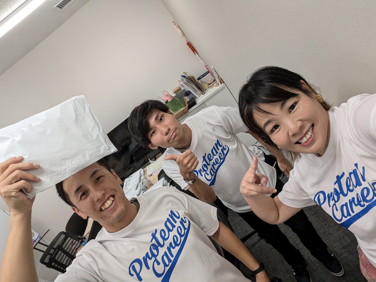 AIだなんだというテーマの裏側で
プリンターに接続できずに冷や汗を流し、そして汗水垂らして梱包していたコンポーズの3人を記念にあげておきます！
#プロティアン・フォーラム2025