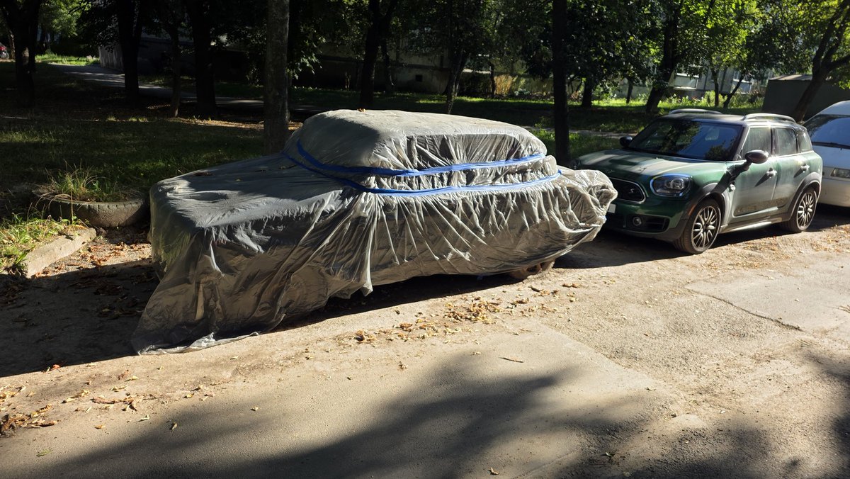 Досить нетипове поховання для сьогоднішнього дня, здебільшого ховають без савана