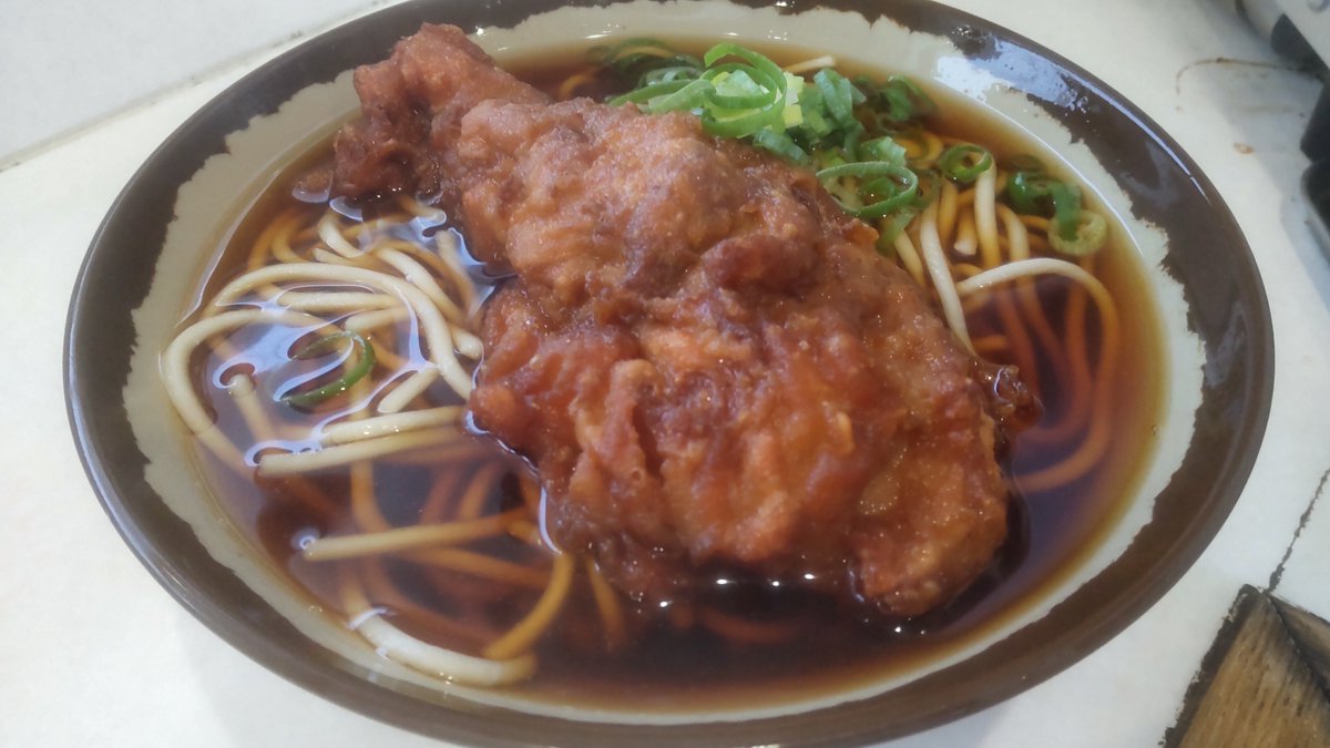 我孫子駅ホームの弥生軒を初体験。これか！
唐揚げ２個入りもあるけど１個で十分すぎる！美味しゅうございました☆