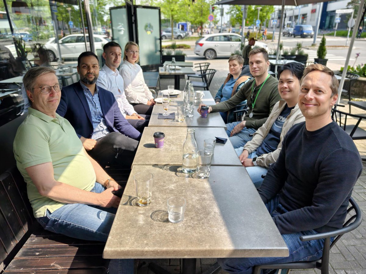 Ketosoftware's tweet image. Working and having fun together is how we like to do it! 💐

Our colleagues from London visited our Finnish office in Hyvinkää - exchanging ideas and sharing drinks turned out to be a productive team event. 😃

PS: Something exciting is coming soon. Stay tuned. 😎