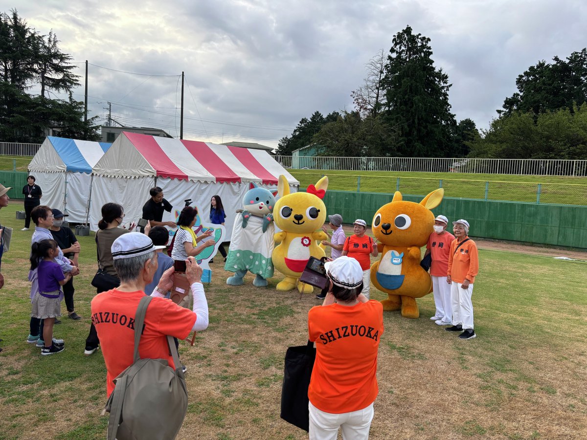 【#巡回ラジオ体操会　お知らせ】
8/29は、静岡県富士市で巡回ラジオ体操会を開催しました🦘

元気にみなさんとラジオ体操！
気分爽快、素敵な一日を始められました😆

次回は8/30、徳島県阿波市で開催！
みんなで、ラジオ体操を楽しもう⭐

#かんぽ生命
#ラジオ体操
#ラジオ体操はかんぽ発祥