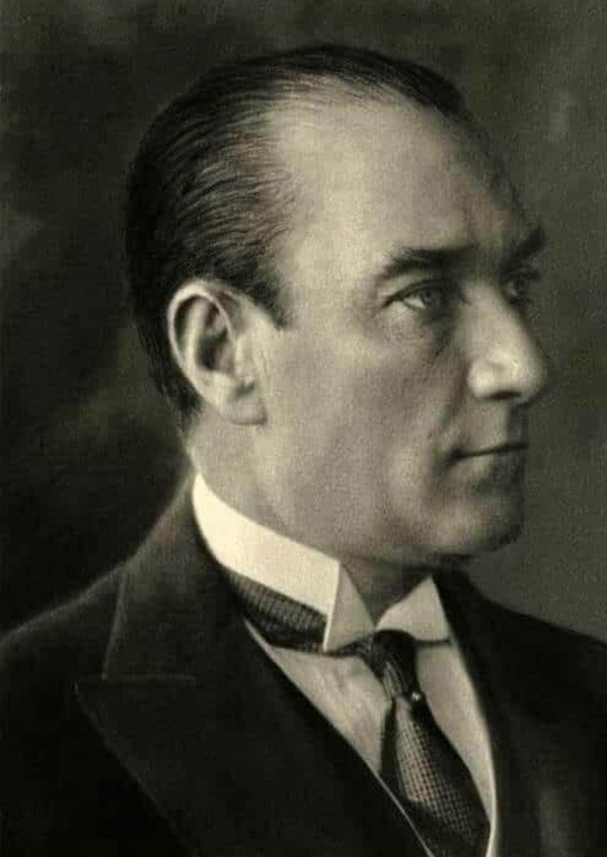 Bir sana şair şu gönlüm ♥️
...
#ZaferHaftası 🇹🇷
#30Agustos🇹🇷
Günaydın 🌍🇹🇷