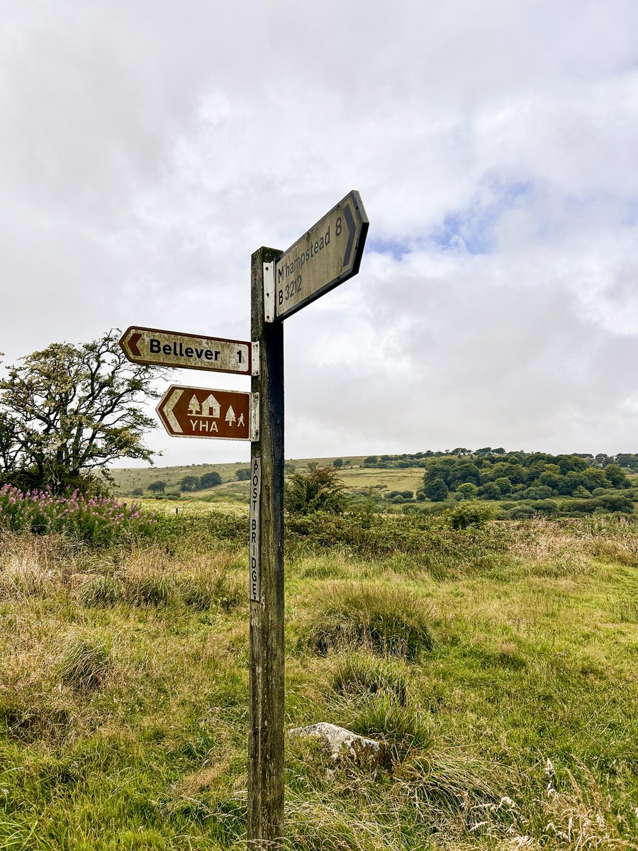 #fingerpostfriday  Yelverton , Postbridge, Dartmoor .