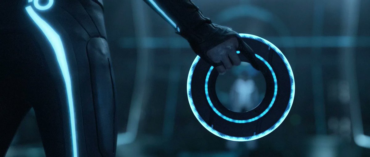 Якщо вірити інсайдеру Джеффу Снайдеру, оператором стрічки «Зоряний винищувач» буде оскароносний Клаудіо Міранда 🎥 

Він також працював над такими фільмами як «Топ Ґан: Маверік», «F1» та «Трон: Спадок» 🚀