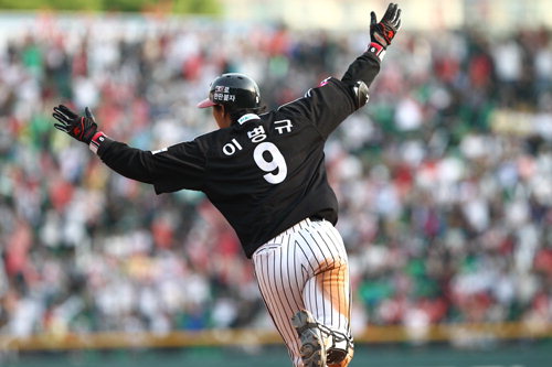 근데 사실 나에게 라뱅은 이 날이 그냥 각인이야..
2011년 어린이날...
한동안 카톡 포함 내 모든 sns의 배경