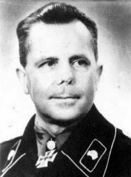 ネットでふと見つけた、Heinrich Eberbachドイツ国防軍戦車隊大将（1895-1992）

ダーク・ボガード似のイケメンですね

もしや、あのお方のお父上⁉️

少佐の出生年は、初期の設定では1950年代前半のようで、山本五十六みたいに父が50代後半に生まれたなら符号が合います❣️

tracesofwar.com/persons/29869/…
