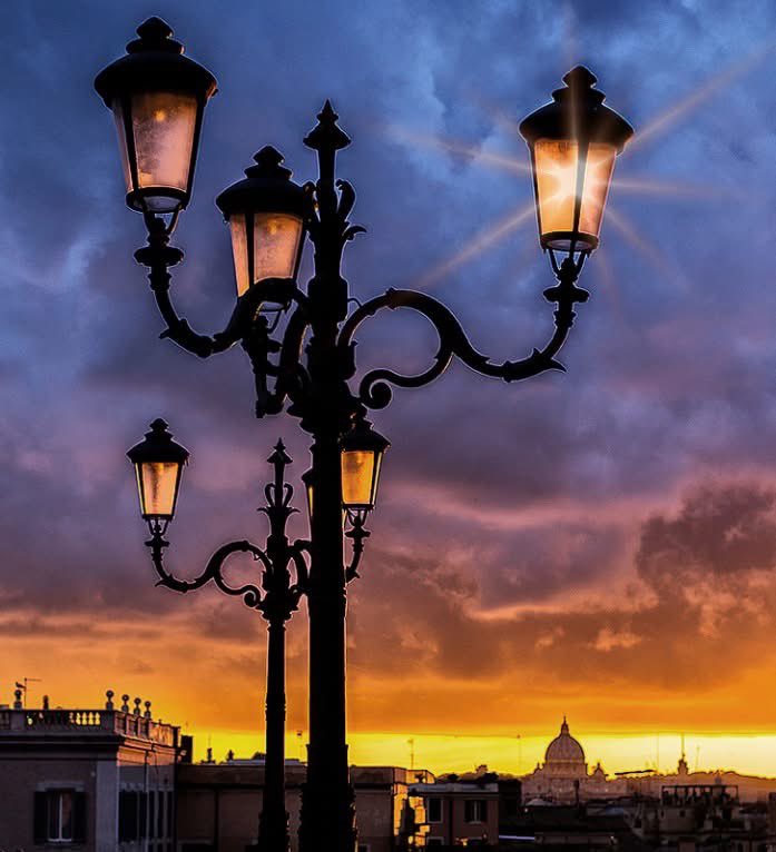 TrastevereRM's tweet photo. ...Nuvole, Scirocco e Pioggia...ma Agosto e l'Estate non sono finiti..Buon venerdì dal #collequirinale 😎 https://t.co/kFT9vlmbMT