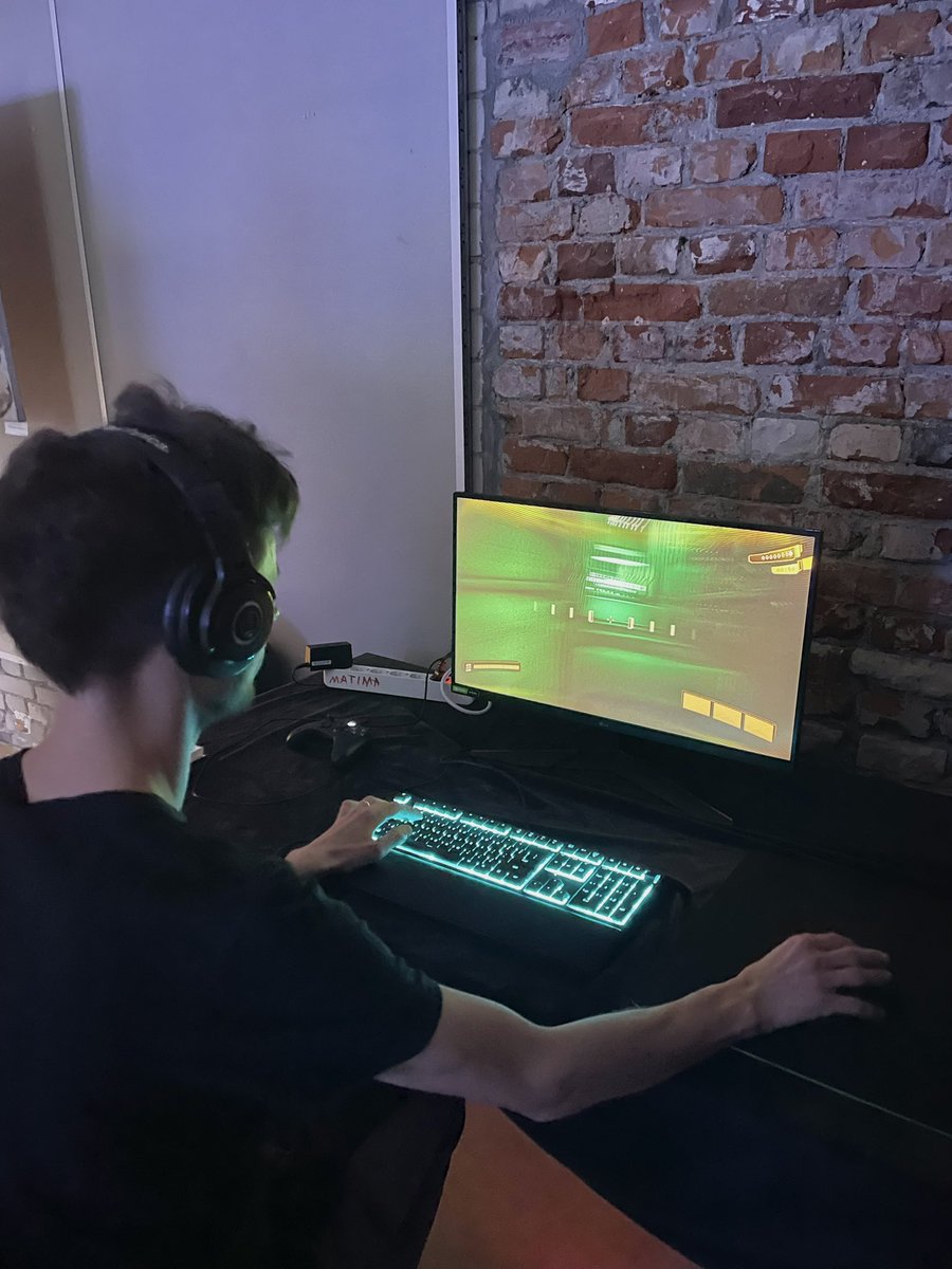 Matima_Studio's tweet photo. Yesterday we joined the Gamedev meetup organized by LGDA at KUFA 🕹️ It was awesome to meet everyone, share experiences, and talk about the latest news from Tempo Punk! ⚡🎮
#gamedev #indiegame #indiegamestudio #matimastudio #tempopunk #lithuania #rythmgame #shootergames https://t.co/9h5hRzJXBC