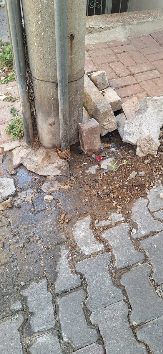 212 sokak no16 nın karşısında  borusu patlamış. 3 gündür ne gelen var ne giden . <a href="/izmirhim/">İzmir HİM</a> <a href="/izsugm/">İZSU Genel Müdürlüğü</a> <a href="/KonakBel/">Konak Belediyesi</a> <a href="/nilufercmutlu/">Nilüfer Çınarlı Mutlu</a> buse oyunu gidermeniz için ne olması gerekiyor.