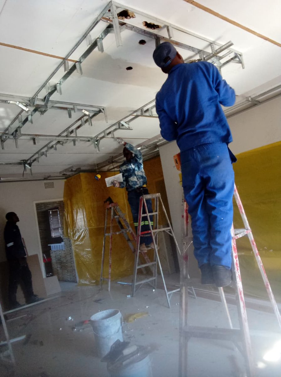 MK_TheMtungwa's tweet image. Done inspected and approved at Sandton ✍️. @MK_TheMtungwa &apos;s signature get your done neat today #ceilingchallenge #ceiling_installation hit us on WhatsApp wa.me/message/34SXS3… or email ✉️ mkconstructionguy@gmail.com Mzilety will assist you.