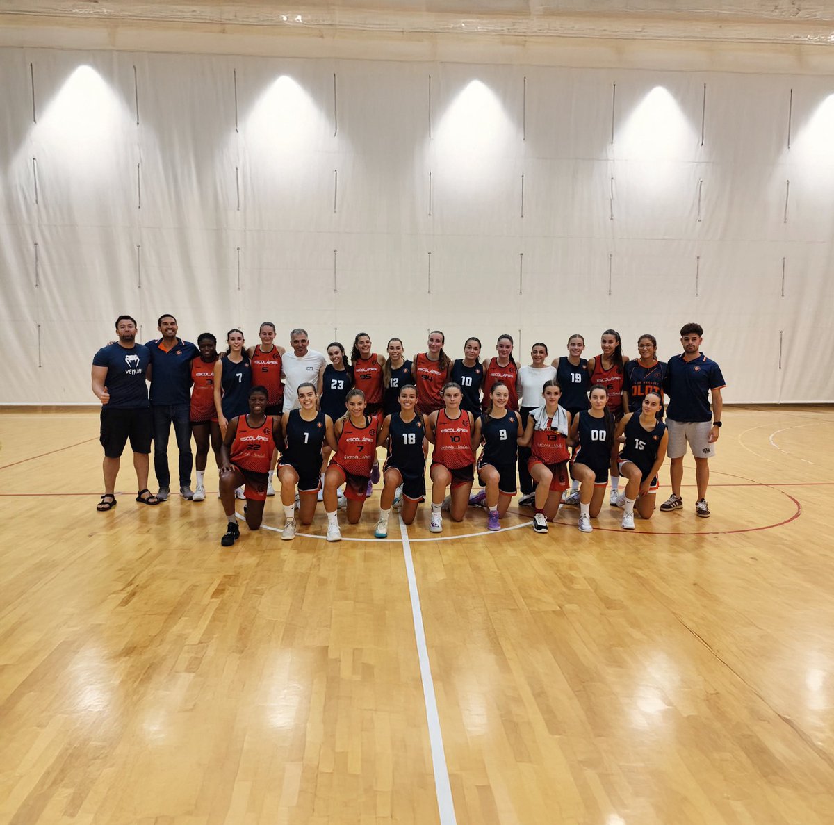 La pretemporada del nostre equip Sots 25 femení ja està en marxa i ahir van disputar el seu primer partit amistós davant el Bàsquet Olot de 2a catalana 💪🏼

Una prova amb un alt nivell d'exigència; una gran oportunitat per agafar ritme de competició  🚀 

Seguim! 🖤❤️