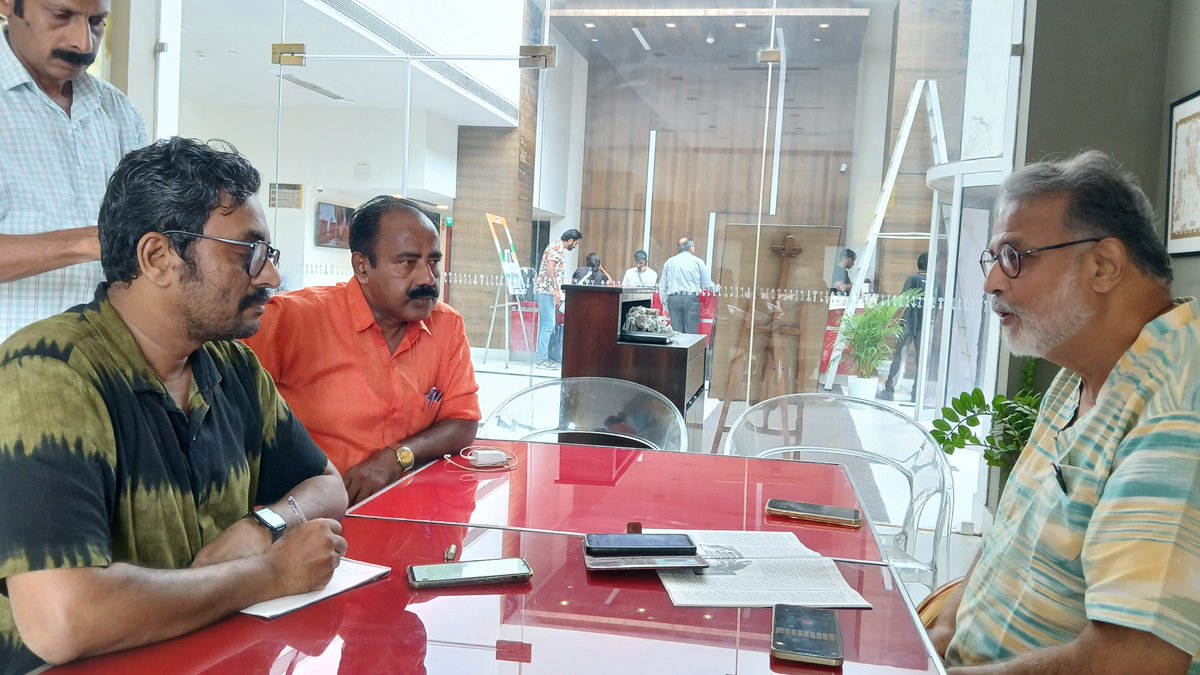 Team Keralasabdam led by Michael C Varghese, Bureau Chief of Keralasabdam in conversation with Tushar Gandhi during his visit to Kochi on August 15, 2025. #Gandhi #Freedom #independencedayindia
