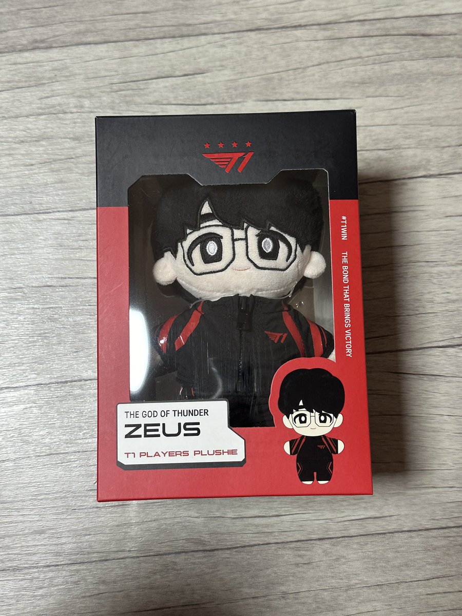 zeyouskr's tweet photo. 티원 T1 한화생명 HLE 제우스 zeus 인형 양도

풀박스 포카랑 옷 구성품 다 있어요
4.0

온세티 양도 굿즈 포토카드 인형옷 https://t.co/LHLr4gWKoh