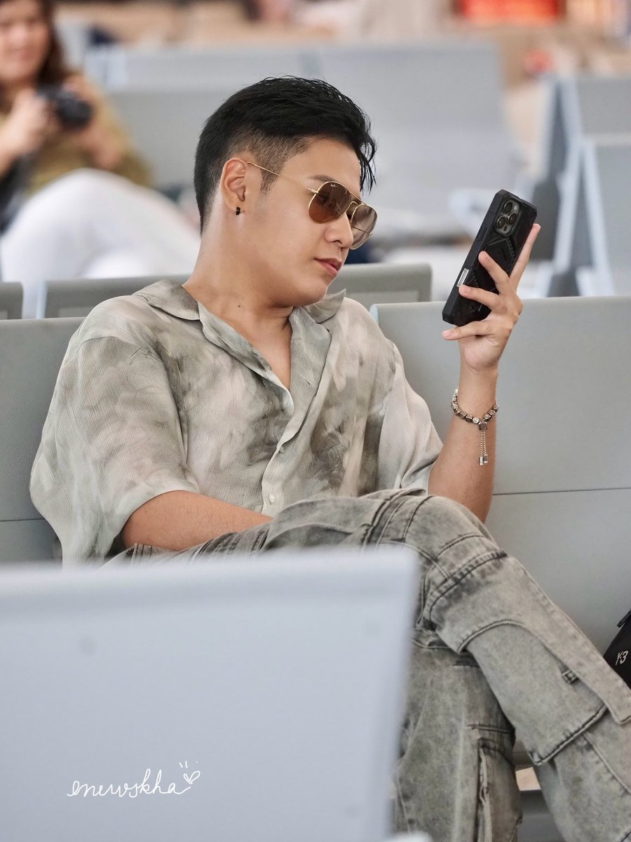 Enewskha's tweet photo. Safe flight คร้าบบบบบ

#KristSingtoFMTaipei 
#KristPerawat #SingtoPrachaya https://t.co/dBIEVJagLO