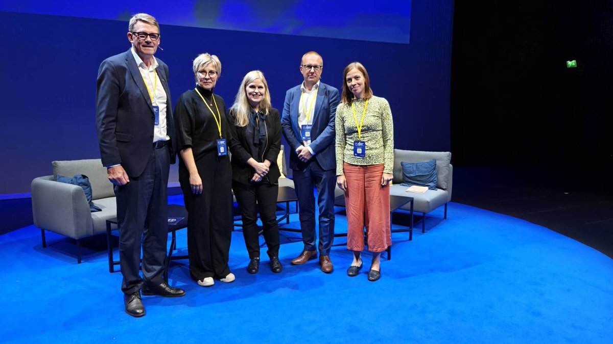 Eilisessä paneelissamme korostui työelämäasioiden taka-alalle jääminen tällä kaudella, vaikka tarve pelisäännöille on muuttuvassa maailmassa ilmeinen. Kiitos upeille keskustelijoille!@liandersson Niina Malm, Matti Vanhanen <a href="/ElorantaJa/">Jarkko Eloranta 🇫🇮🇪🇺🇺🇦🏳️‍🌈</a> <a href="/STTKMikonkatu/">STTK</a>  <a href="/duunarit/">SAK</a> <a href="/finindustrial/">Teollisuusliitto</a> &amp;Pro