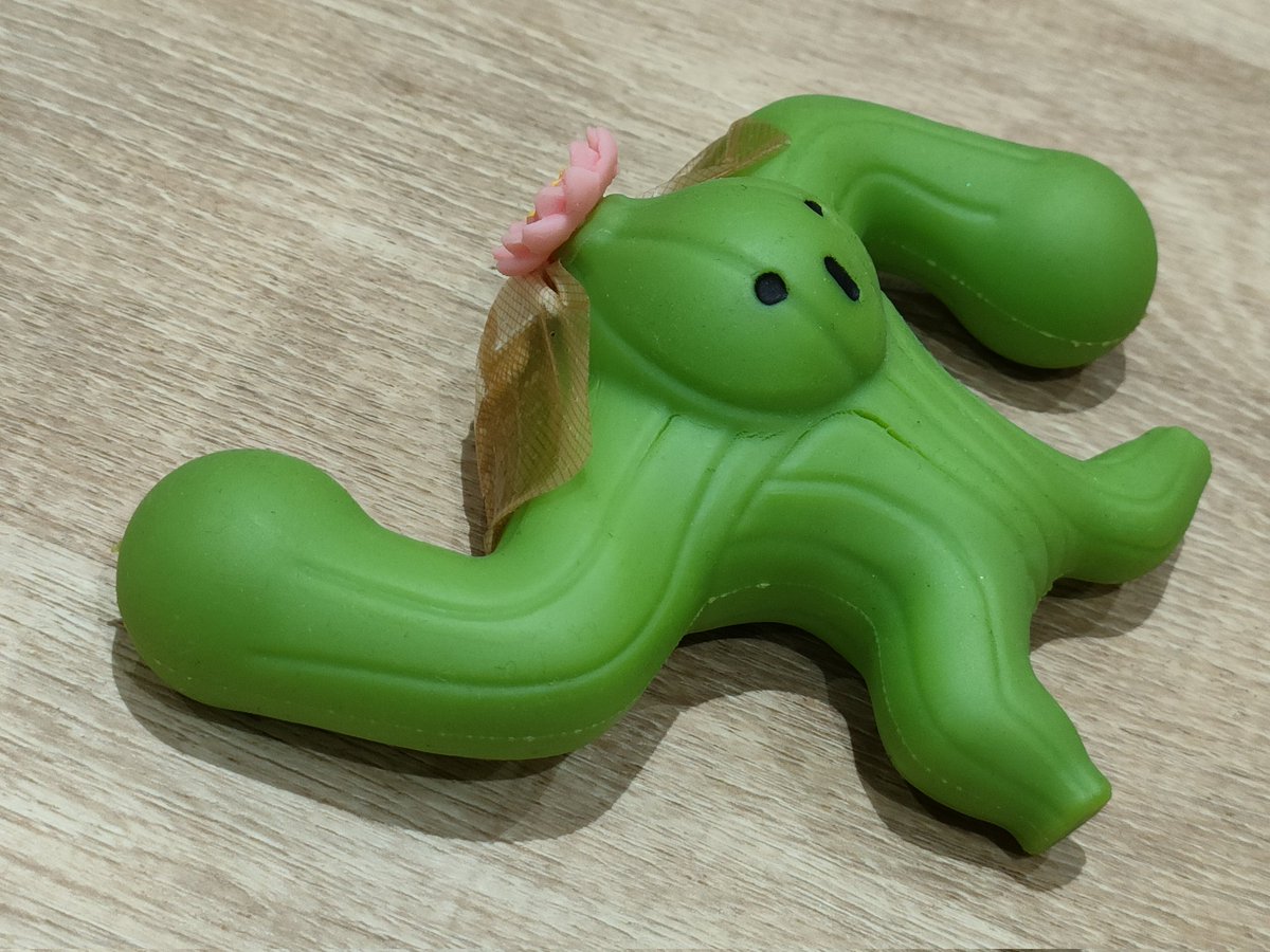 タイトーで取れた
バレルテンダーの
ムキムキスクイーズ🌵🌸

引っぱり過ぎて
背中から透明なネバネバ
出てきちゃったよー😭😭

まずは絆創膏貼りました🩹

#バレルテンダー