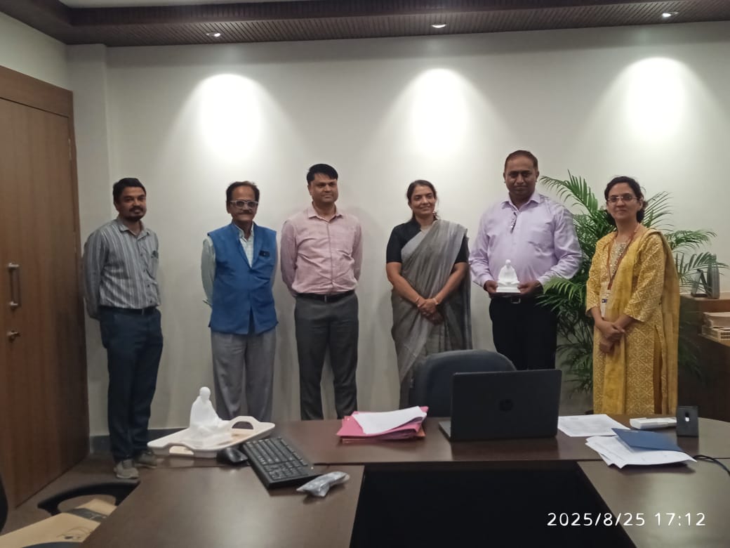 digitalxacademy's tweet image. 🌟 Proud to inspire the next generation of innovators!

At SPARK 2025 (JNEC), our CEO, Mr. @YogeshUdgire, shared his journey &amp;amp; insights on AI, startups, &amp;amp; future careers. 🚀

We’re honored to have sparked ideas that fuel tomorrow’s leaders.

💬 What future career excites you the…