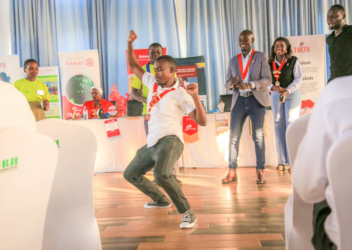 RotaractHoima's tweet image. And that&apos;s how the Magical President @DavisPascal retired. We continue to congratulate you and thank you for the dedication towards service above above self.
#rotary 
#rotaract