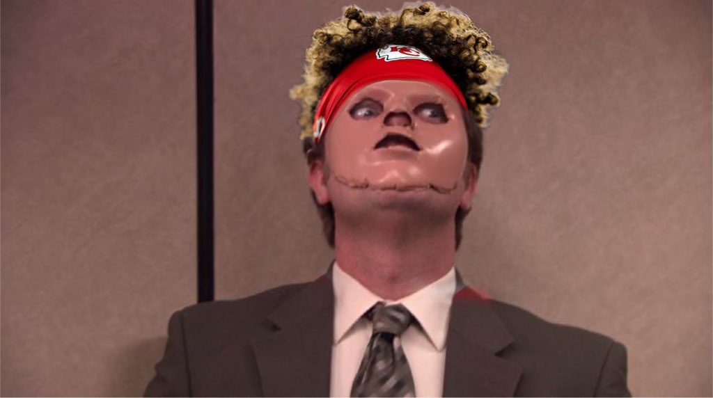 Dylan Raiola spotted at Patrick Mahomes locker before the game