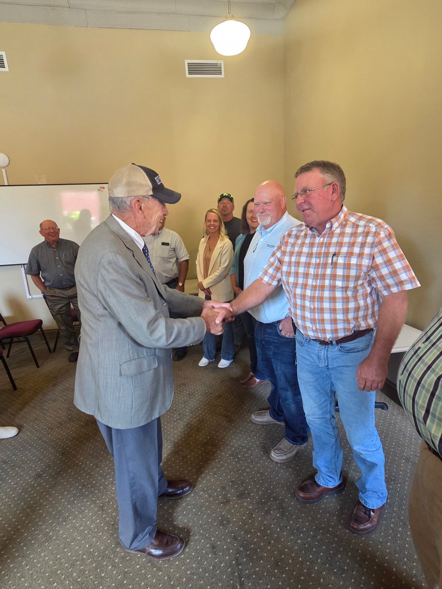 Mtg w Iowa Soybean farmers in Corning to talk about 45Z incl tax credit for domestic biofuels I helped secure We passed that so we wld NOT hv fed taxpayer subsidizing used cooking oil from China #99countymeetings