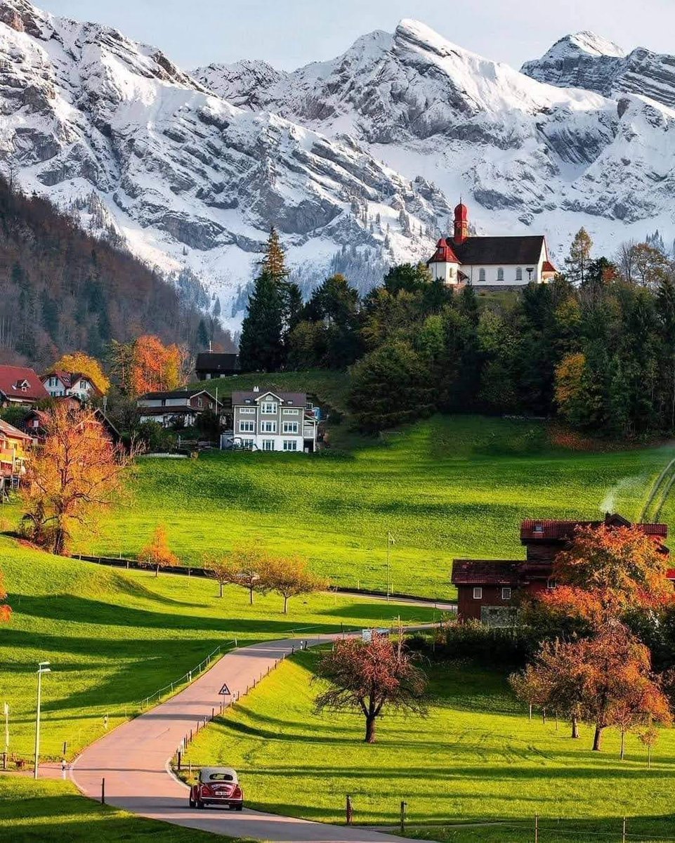 AlbertsonB8469's tweet photo. AMAZING view of Switzerland https://t.co/krvvg1UpX7