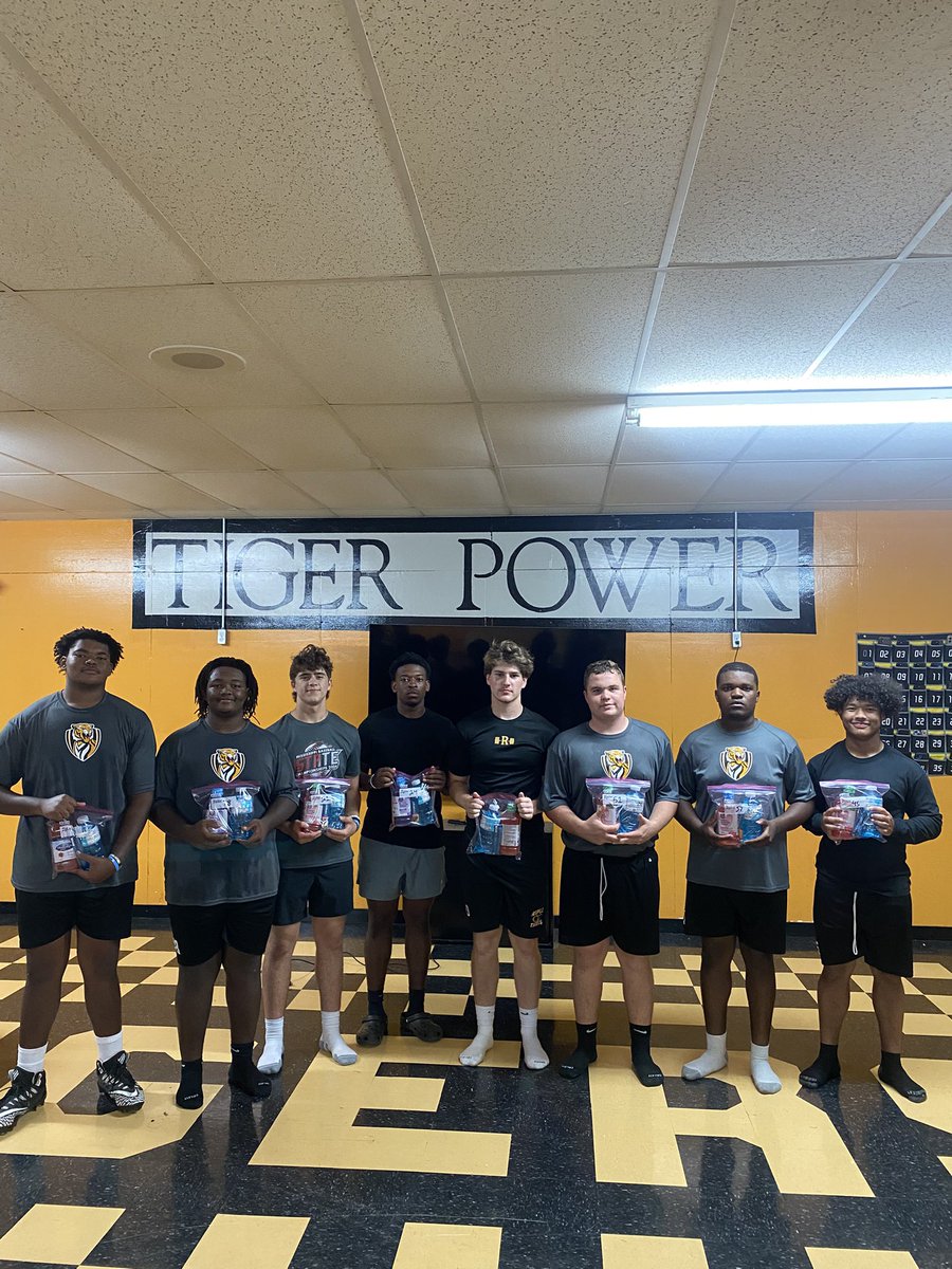 A huge thank you to Ms. Anita Hood for buying pedialyte and Powerade for our O-line and Tight Ends! Thank you for supporting Ripley Football!!
