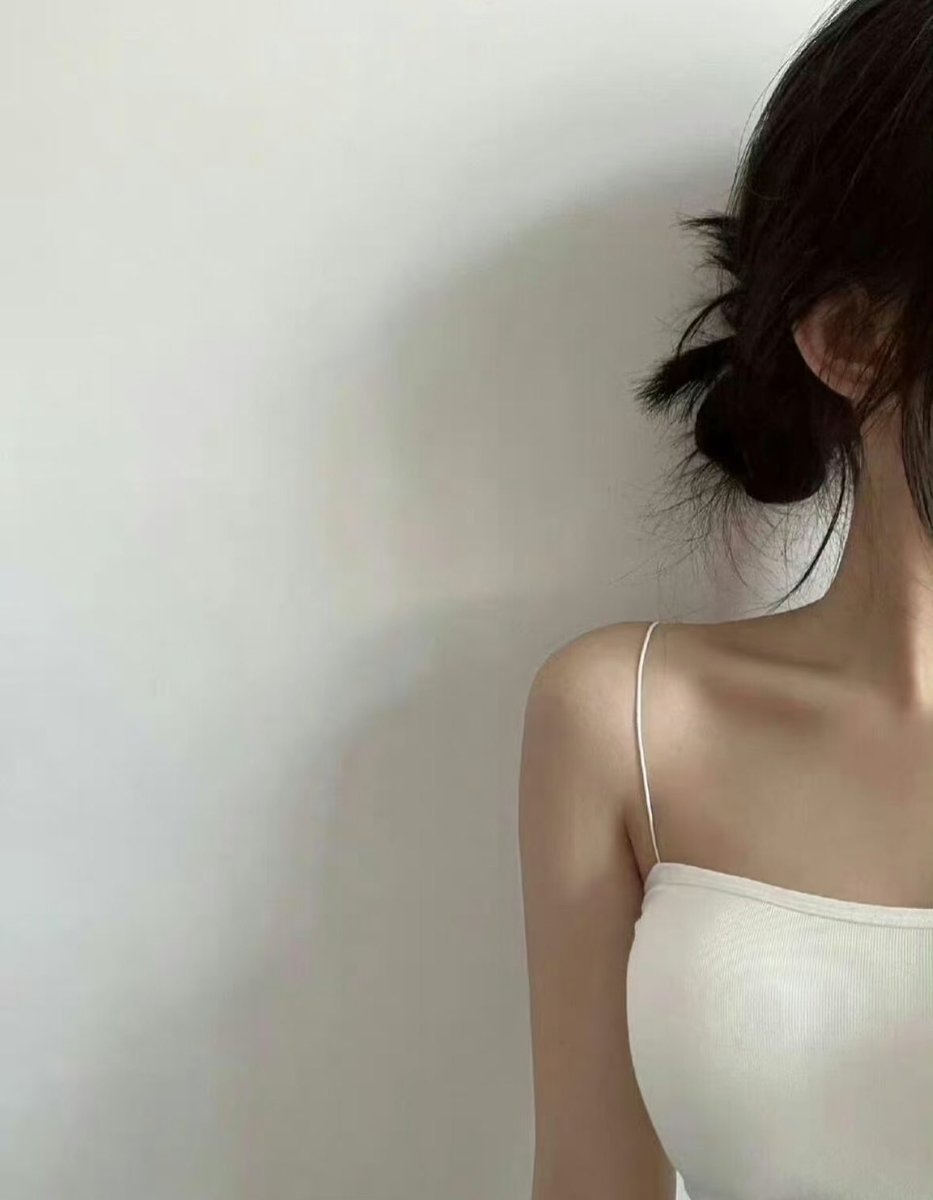 谁说一定要正装的，老婆这件吊带一上身感觉也还不错。七夕了约一下么，三秒男勿扰。