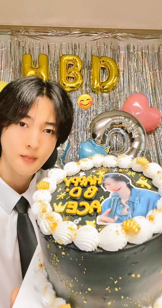 Yadijungkbts's tweet photo. Happy Birthday Ace!! 🎉🎂🥳❤️#ACE_VAV #TikTokLIVE #monsechoi 
#fypシviral  #280725 #AceBirthday https://t.co/3Dq4yHSuuU