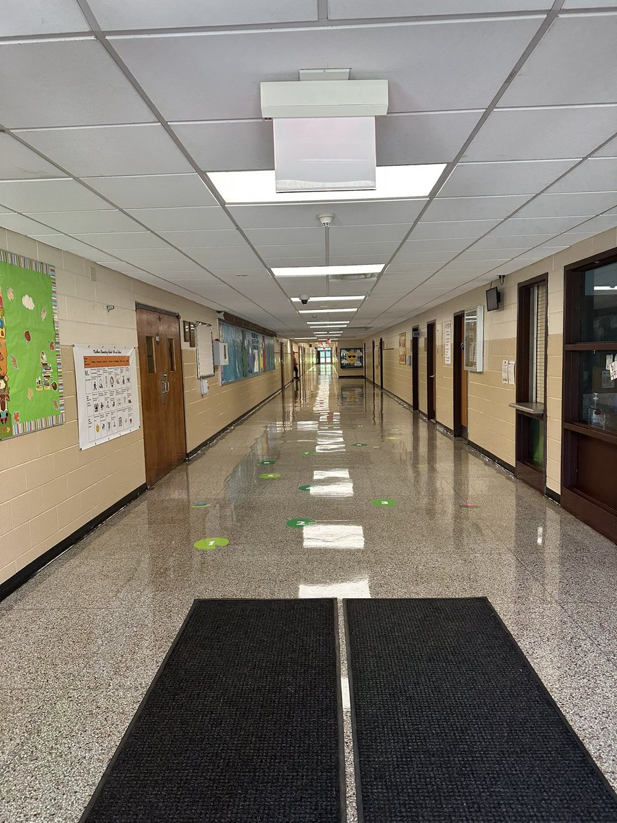 MsAmodeoAP's tweet image. Back to school ready at MES.  💎🧡🖤🤍💎 Thank you to our amazing custodial staff for all your hard work!! MES is sparkling.  @GoMESDukes