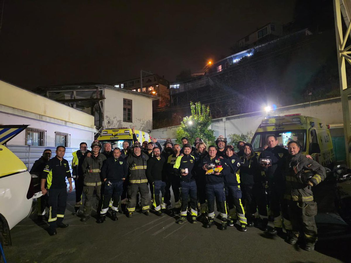 ANIVERSARIO 🎊 | Saludamos afectuosamente al SAMU Litoral Valparaíso en sus 30 años de servicio a la comunidad, destacando la amistad, colaboración y trabajo conjunto que nos une, y reconociendo a todo su equipo humano por su invaluable labor.