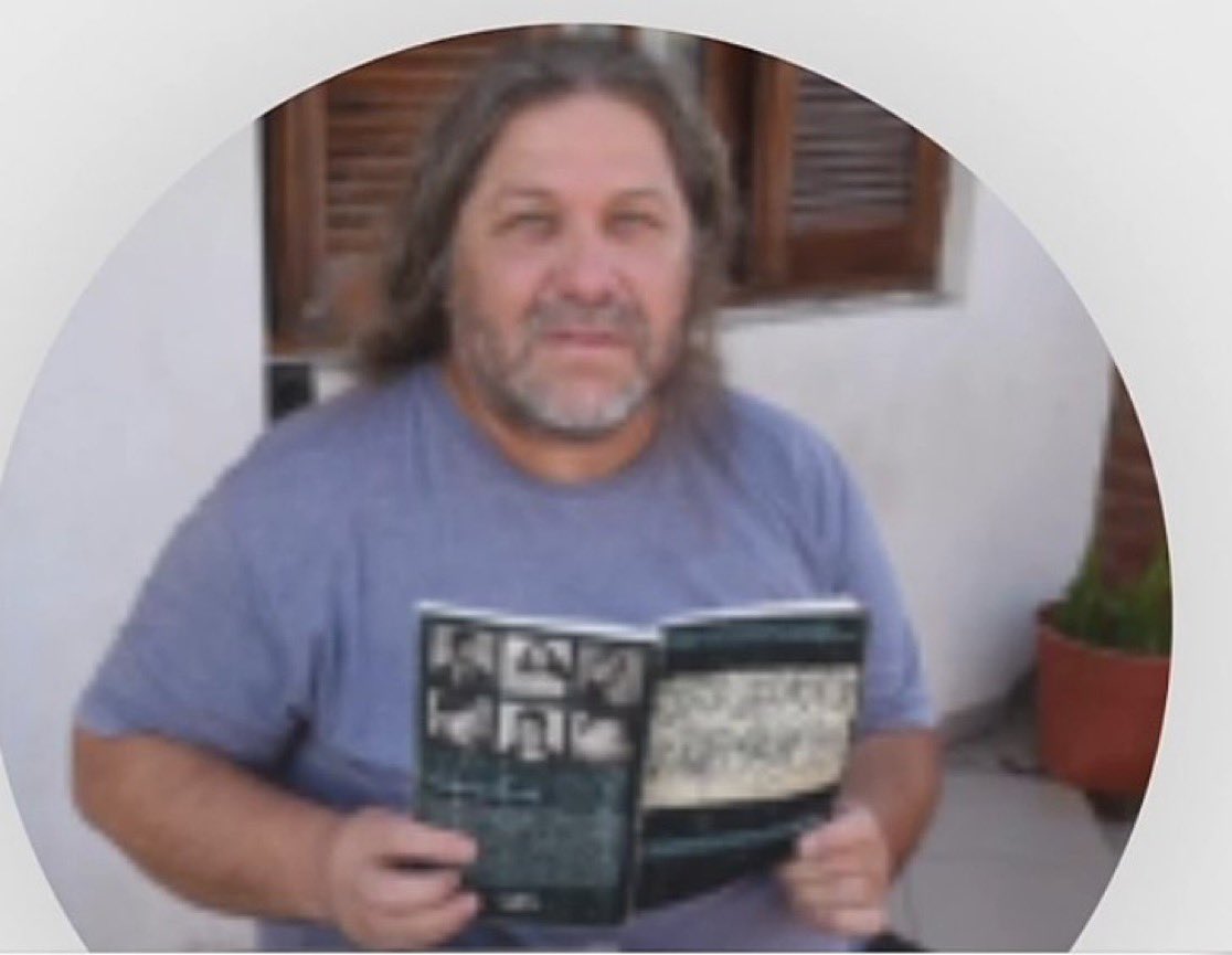 ‼️BOMBAZO : Esta detenido José Marcelino Dabrowski, referente de la agrupación H.I.J.O.S de Lomas de Zamora. Es el tipo que se tiró arriba de la camioneta de Milei y organizó la pedrada.  Difundamos su cara al infinito. 🔥👊