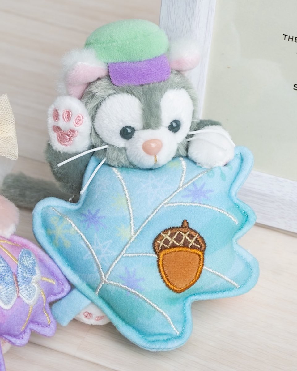 落ち葉を抱えた7人！ 東京ディズニーシー“ダッフィー＆フレンズの