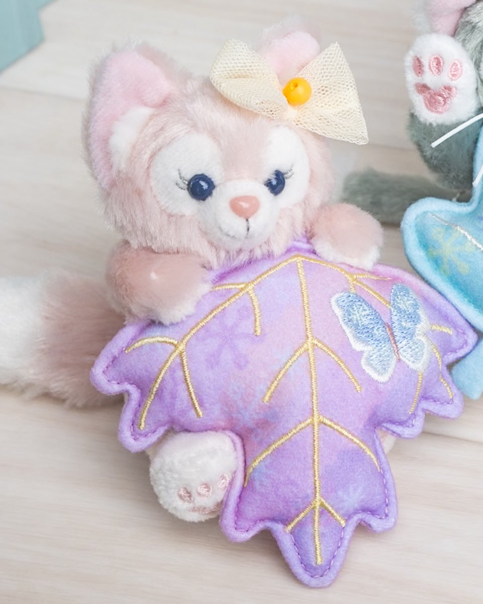 落ち葉を抱えた7人！ 東京ディズニーシー“ダッフィー＆フレンズの