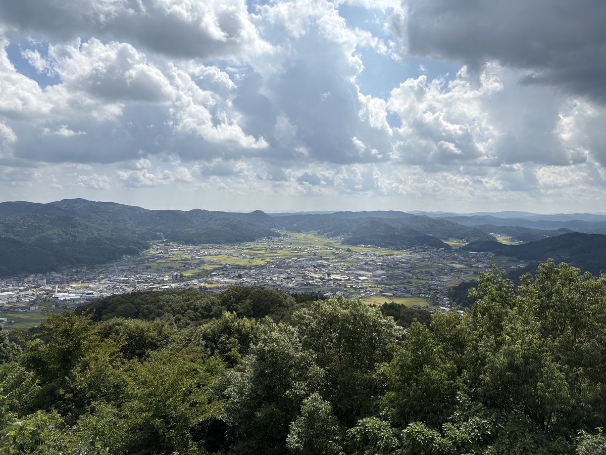 新山から世羅町を望む。
