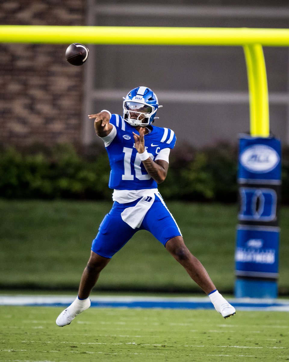 Darian Mensah's stat line for tonight 👀

27-34 for 389 yards and three touchdowns! Oh, and he completed his last 14 passes on the night 😈