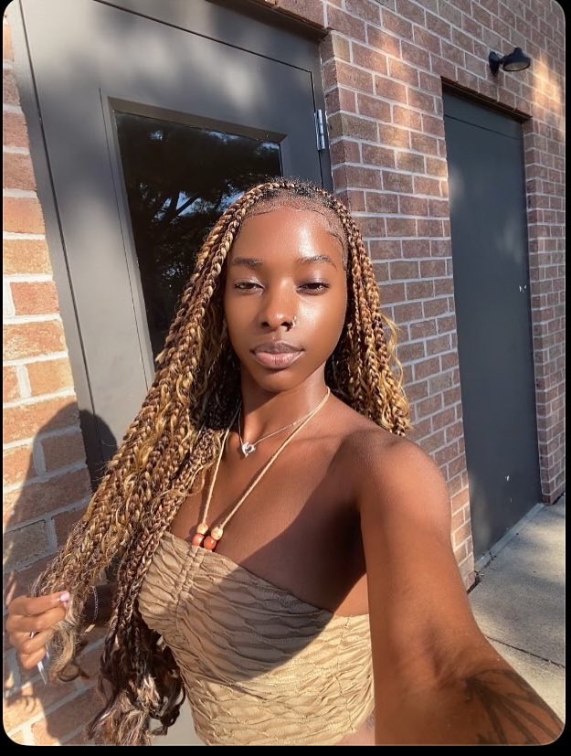 sominkscoded's tweet image. &amp;amp; she danced.. to the song.. 🎶