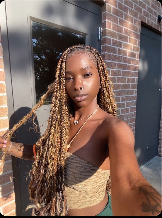 sominkscoded's tweet image. &amp;amp; she danced.. to the song.. 🎶