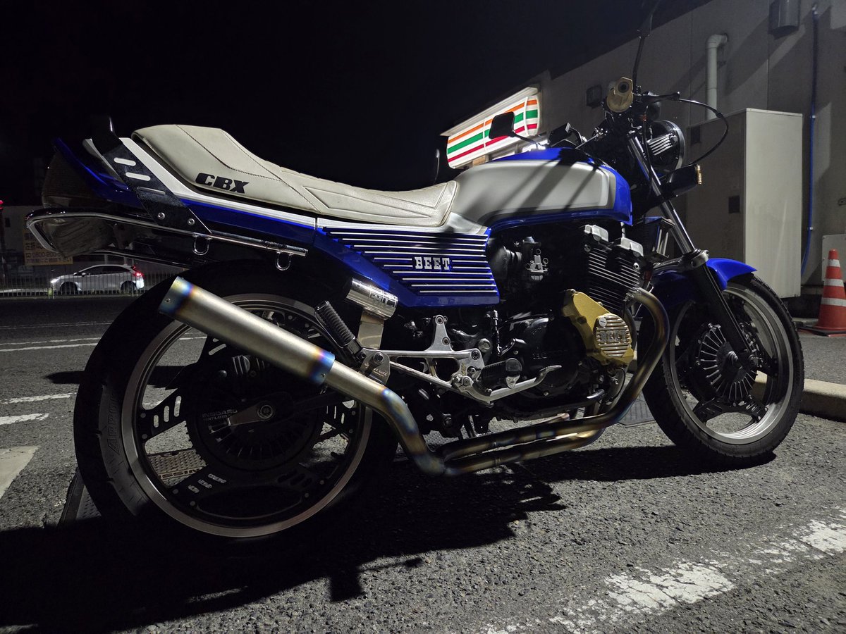 cbrmoric's tweet photo. #プロチタッチ
#CBX400F 
#チタンマフラー
#ビャンビャン系
#ガソスタは盛れる https://t.co/HzoZmHAmVd