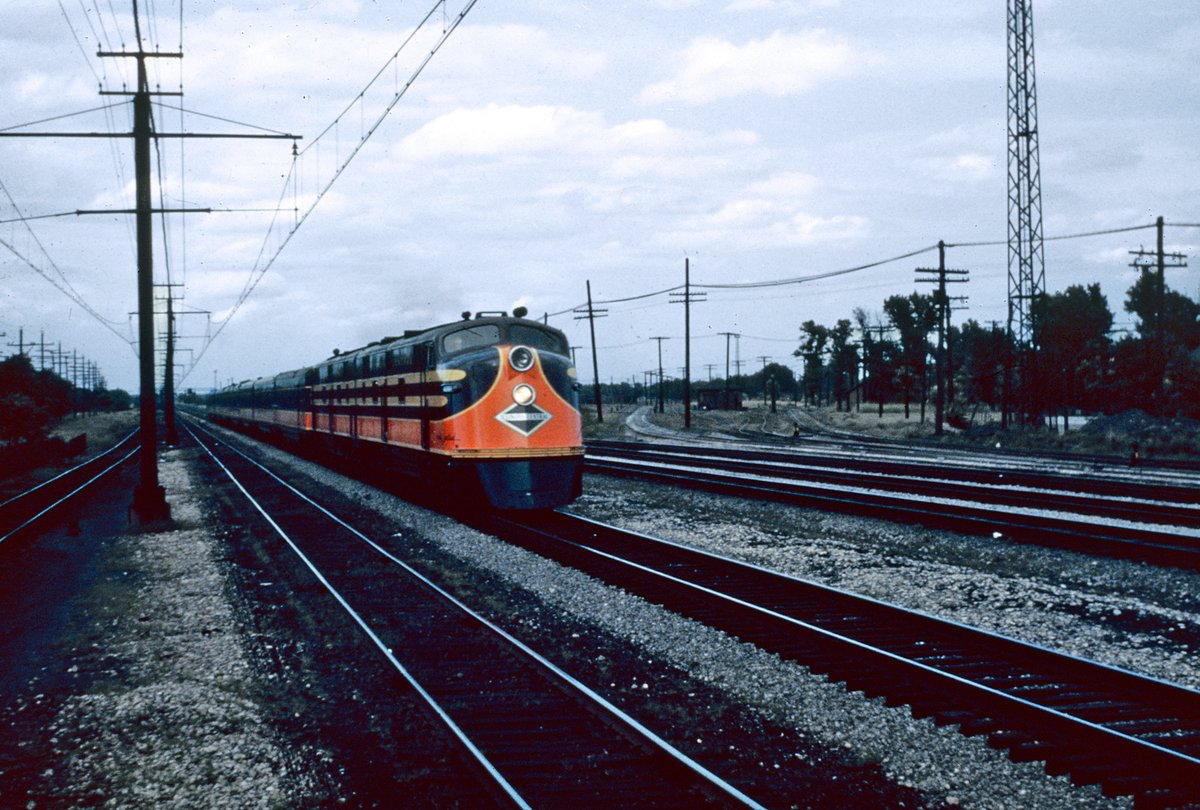 A handsome, A-B set of Illinois Central E6s hustle the "Panama Limited" southbound past the small commuter station in Homewood, Illinois during the late 1940s.

american-rails.com/panama.html