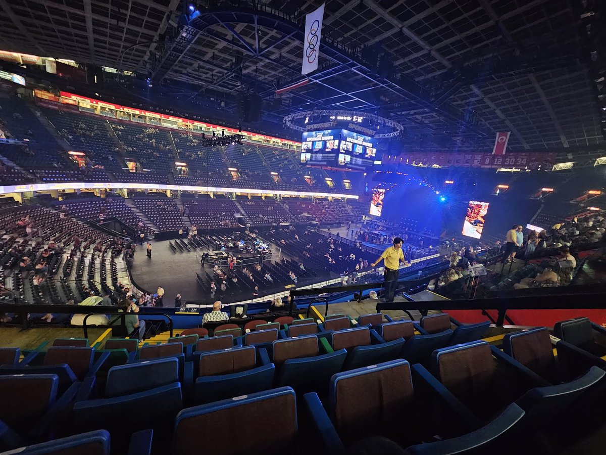 IM AT THE LAINE6 WILSON CONCERT AT CALGARY!!!! <a href="/RickTulsie/">Rick Tulsie</a> <a href="/laineywilson/">Lainey Wilson</a>