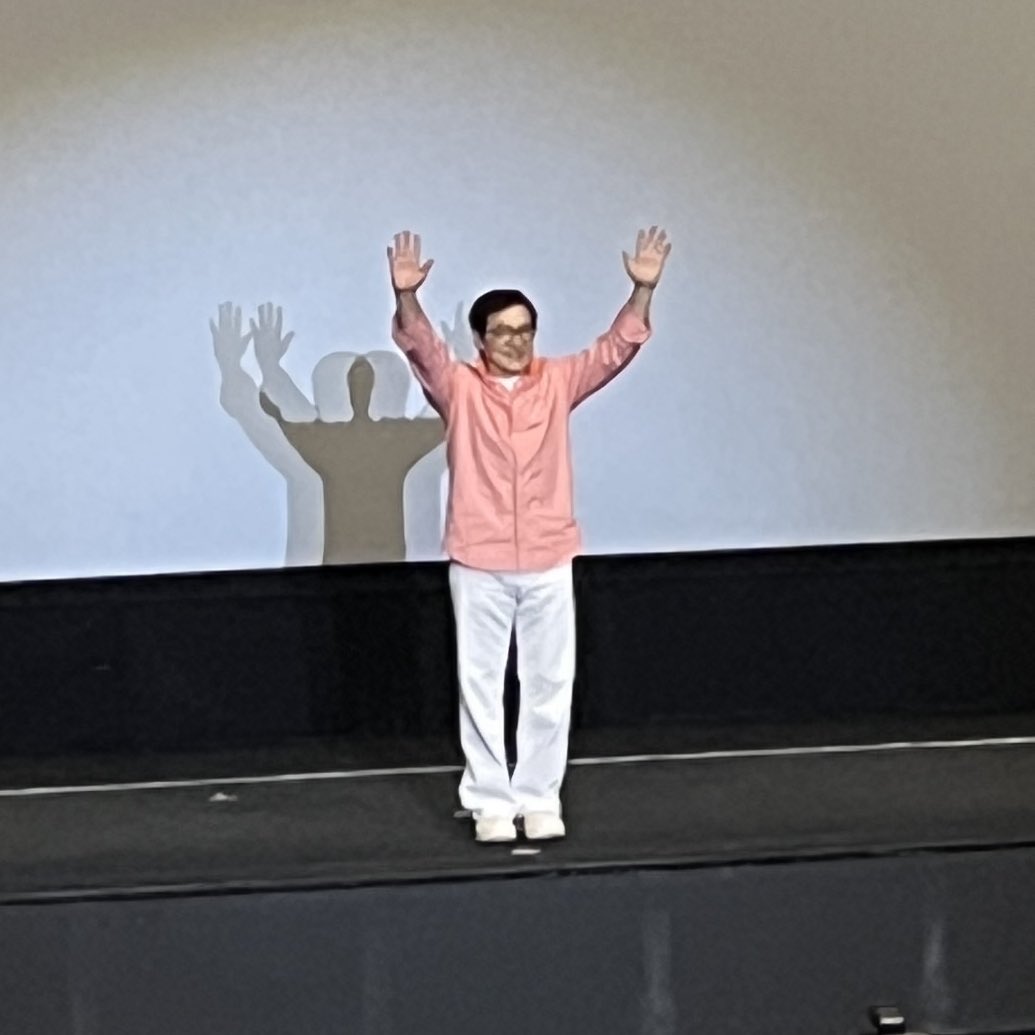 tengart's tweet photo. #ベストキッドレジェンズ
舞台挨拶付き鑑賞会行ってきました。
鑑賞後、まさにレジェンド、ジャッキーに会えました。なかなかに感慨深いものがありました。何度この人の作品を観ただろう。
歳はとってても現役。それだけで嬉しい。
映画はシンプルでスカッとします。
また会えるといいな。 https://t.co/RwwrDZjNKS