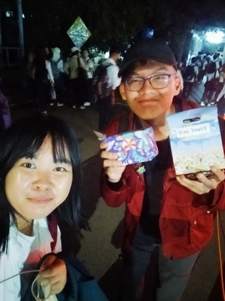 Iridescentaeter's tweet photo. Day 4 oskm 2024 vs day 4 oskm 2025 bersama idolakuu hehehe https://t.co/bKQWLAvjBz