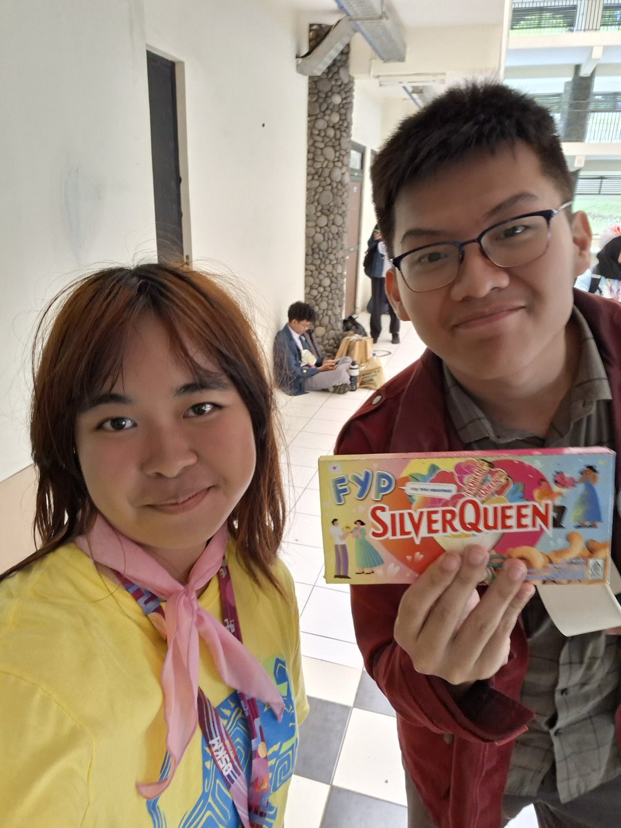 Iridescentaeter's tweet photo. Day 4 oskm 2024 vs day 4 oskm 2025 bersama idolakuu hehehe https://t.co/bKQWLAvjBz