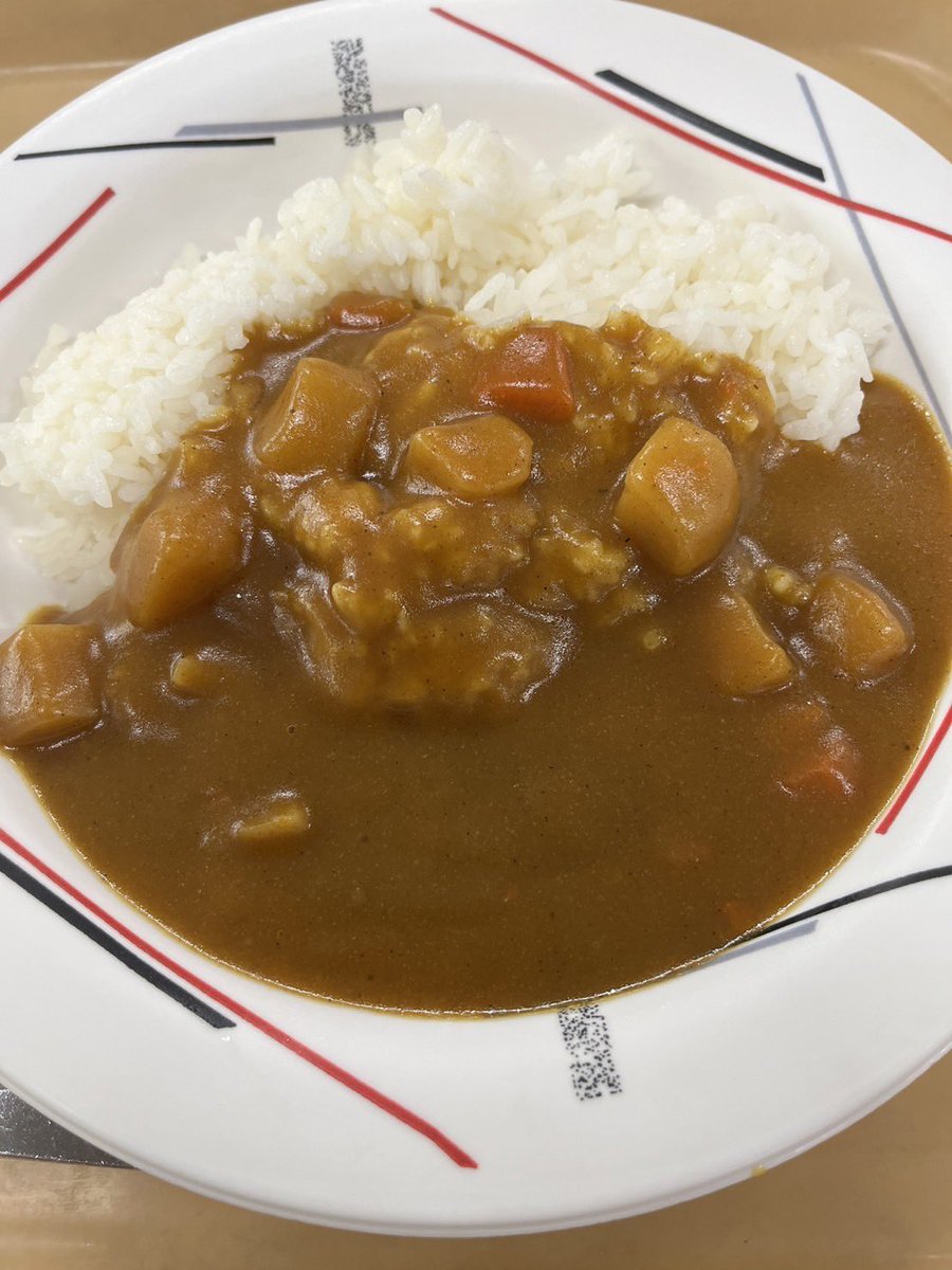 本日のお昼は学食カレー🍛です！
いつも美味しい食事を作っていただき
ありがとうございます🙇‍♀️

暑い日はやっぱりカレーが1番🍛
#生協
#kg
#関学
#夏はカレー
#学食