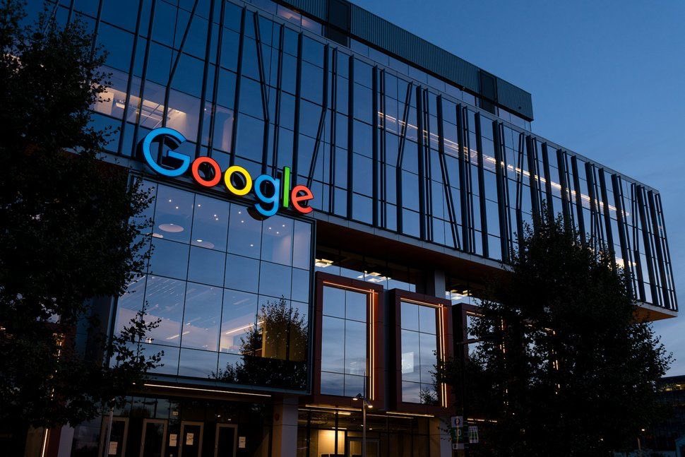 MissionAndhra's tweet photo. Google to invest $6 Billion in Vizag; 20,000 jobs to be created with Asia’s largest 1 GW Data Centre
•$6 Billion project positions Visakhapatnam as India’s new digital hub
•Expected to generate 20,000 direct & indirect jobs in Andhra Pradesh
•Facility to be powered by $2 Billion renewable energy investment
•Forms part of AP’s vision to build 6 GW data centre capacity in 5 years
•Will make India a leading global data & cloud infrastructure hub

#Vizag #AndhraPradesh #DigitalIndia #GreenEnergy

@naralokesh   @JaiTDP @iTDP_Official @Trends4TDP 
@pdsdnn  @AKNarne  @achyuth_tdp  @SampathAnche  @KanumuriVikas  @amaravatiGlory  @ItzmeSri4TDP  @TDP_EVER  @GuruDharanidhar  @GloryToNCBN  @PmShiv67  @Guntur_Shiva  @sai123bublu  @Sreenivas14C  @CBNCults  @NivisriOff  @TDP4future  @geetha_happy2 @VKsaysso