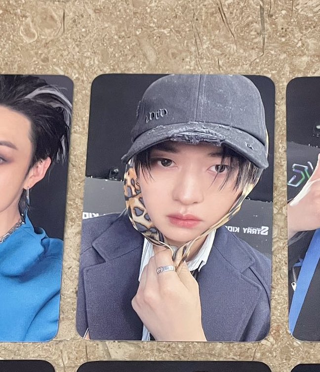 lino bu era poz yeteneklerini geliştirmiş ama gülümsemeyi unutuyor