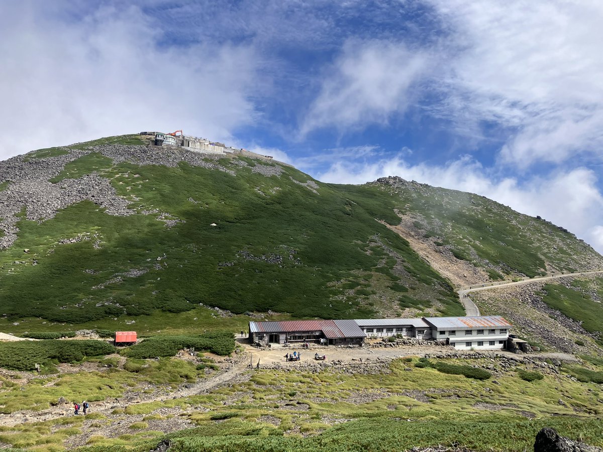 日本百名山81座目　
乗鞍岳。...♪*ﾟ
真っ白からの時折青空
後ろ髪引かれながらの下山
でした。又来ます👋