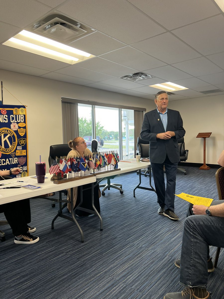 AMBirds_Decatur's tweet image. Our club hosted our meeting in the community room at the Township Offices in South Shores.  Our speaker was Gary Birshbach who spoke about how McDonald’s and his ownership in the franchise all began.  We also welcomed our newest member Tanner Woodruff.