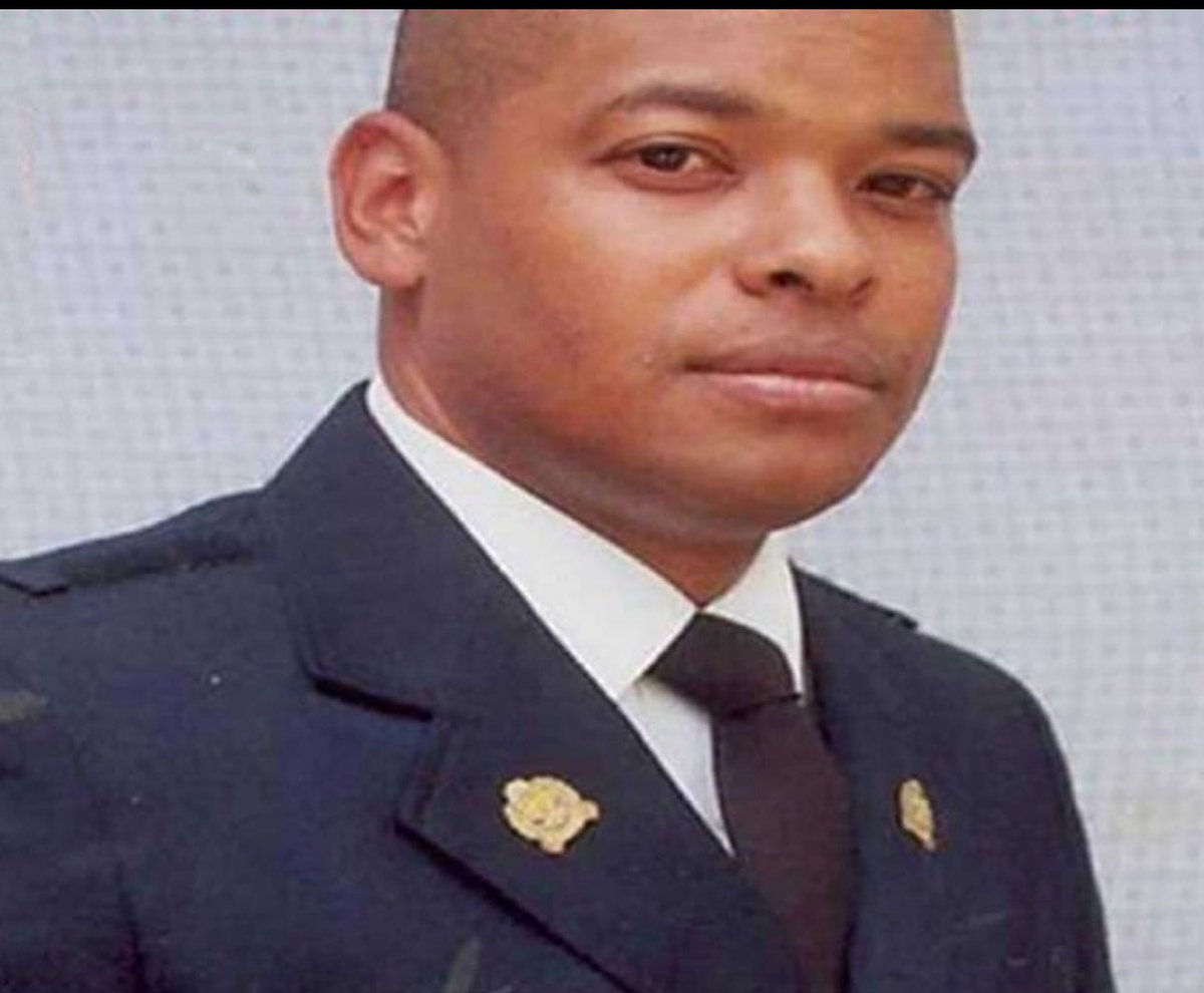 🚨 #Venezuela | Erasmo Bolívar, exfuncionario de la Policía Metropolitana, sigue preso tras los hechos del 11-A, a pesar de que su inocencia ha sido reconocida por Amnistía Internacional y Foro Penal. Su caso sigue siendo símbolo de lucha por la justicia. #PresosPolíticos