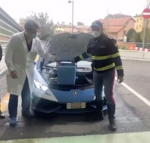 The Italian police drove a Lamborghini Huracan 500 km in just 2 hours to deliver donor kidneys for a life changing surgery